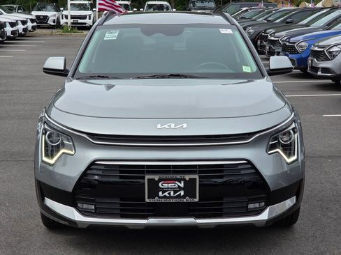 Used 2023 Kia Niro EX Touring FWD image 2