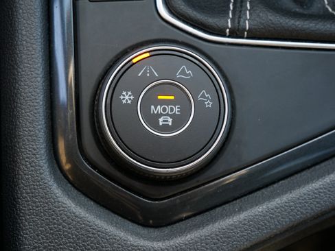 Certified 2022 Volkswagen Tiguan SE R-Line image 27