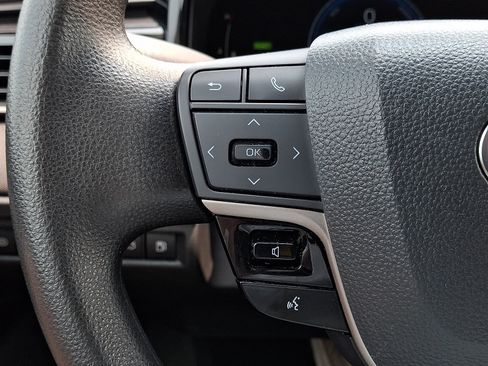 Used 2025 Toyota Camry LE FWD image 22