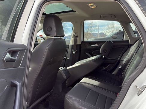 Used 2024 Volkswagen Jetta SE w/ Panoramic Sunroof Package image 14