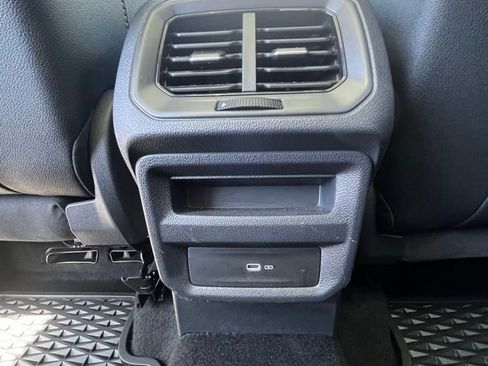 Certified 2025 Volkswagen Taos SE FWD image 15