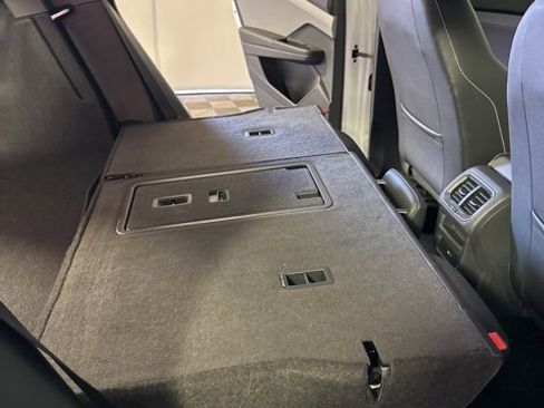 Used 2023 Volkswagen Taos SEL image 37