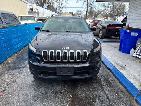 Used 2015 Jeep Cherokee Latitude image 3