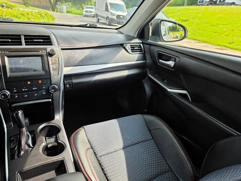 Used 2015 Toyota Camry SE FWD image 16
