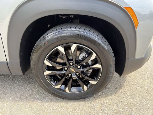 Used 2023 Chevrolet TrailBlazer LT FWD image 12