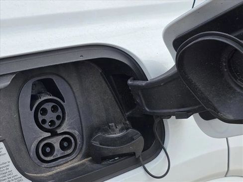 Certified 2024 Audi Q4 e-tron Prestige image 9