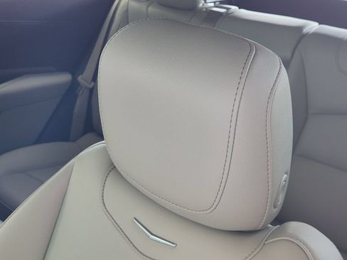 Used 2023 Cadillac XT4 Luxury w/ Cold Weather Package FWD image 24