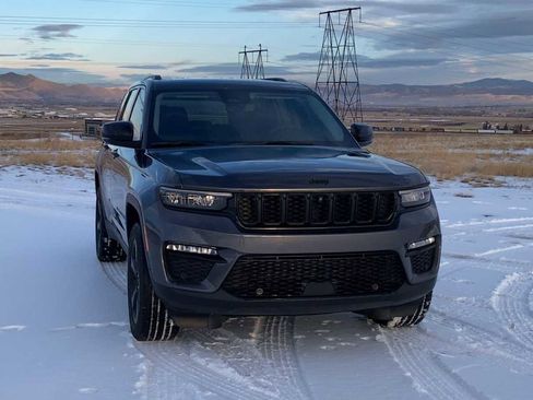 Certified 2023 Jeep Grand Cherokee Limited w/ Luxury Tech Group II image 3