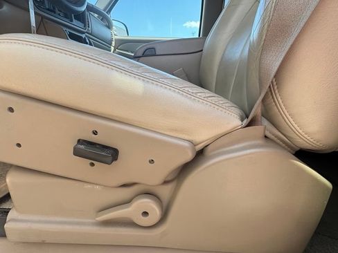 Used 2003 Chevrolet Suburban LS w/ LS Preferred Equipment Group AWD/4WD image 17