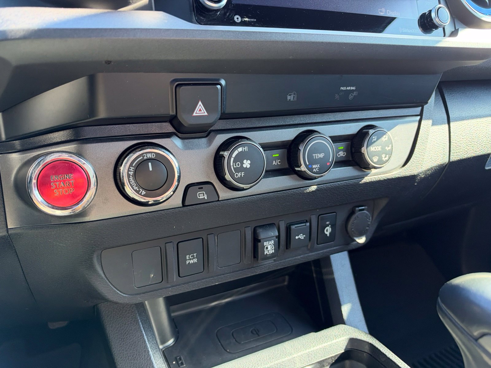 Used 2020 Toyota Tacoma TRD Off-Road AWD/4WD image 18