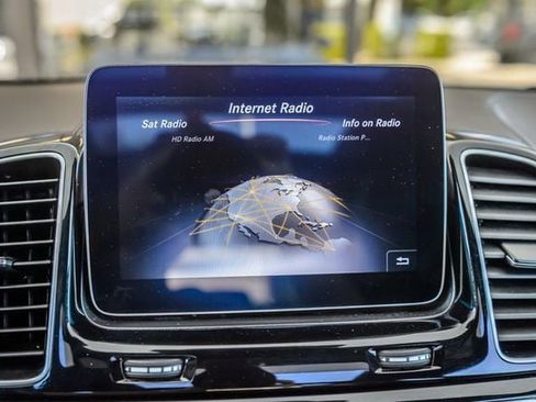 Used 2018 Mercedes-Benz GLS 450 4MATIC w/ Premium Package image 21