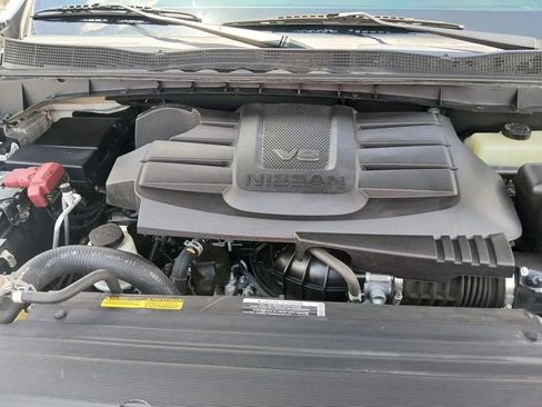Used 2022 Nissan Titan SV w/ SV Convenience Package image 24