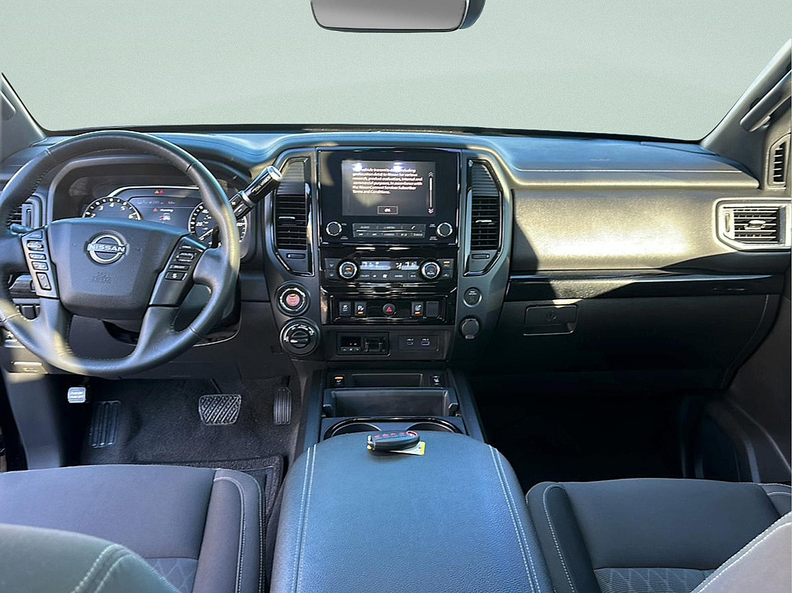 Used 2023 Nissan Titan SV w/ SV Convenience Package AWD/4WD image 12