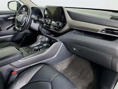 Used 2023 Toyota Highlander XLE image 34