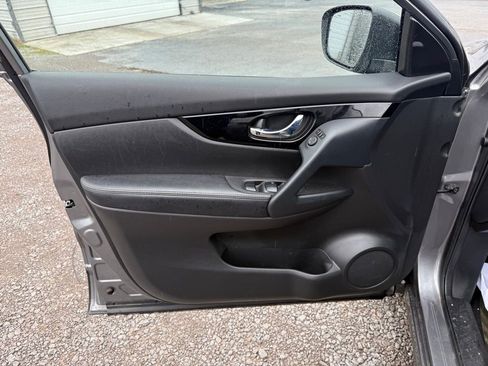 Used 2022 Nissan Rogue Sport SV image 6