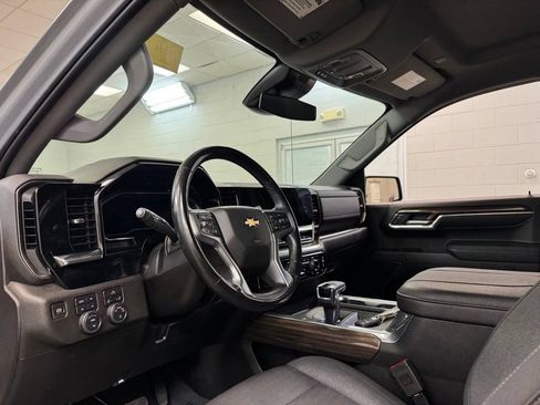 Used 2024 Chevrolet Silverado 1500 LT w/ Z71 Off-Road Package AWD/4WD image 15
