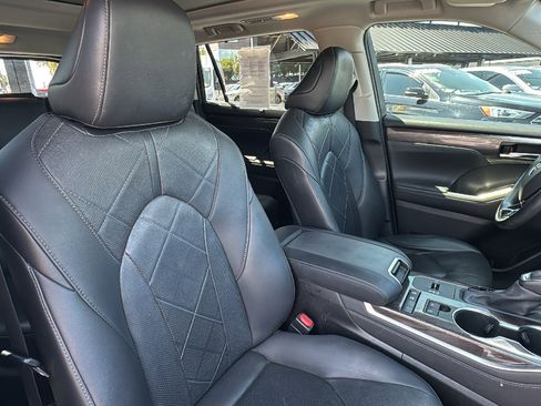 Used 2020 Toyota Highlander Platinum image 41