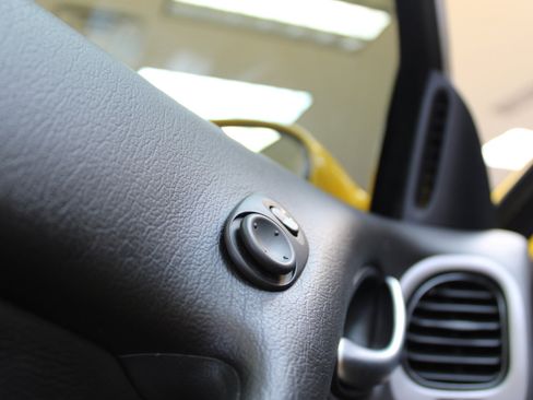 Used 2005 Pontiac GTO image 32