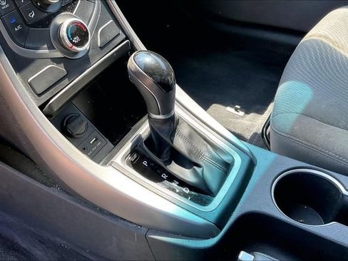 Used 2014 Hyundai Elantra SE FWD image 18