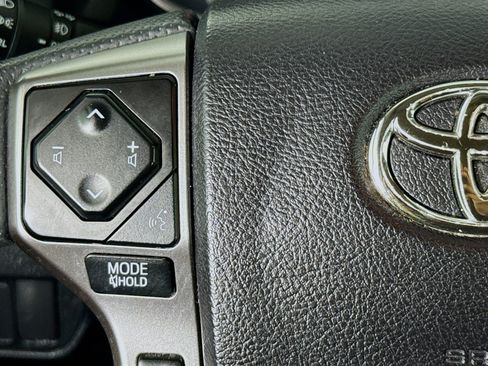Used 2021 Toyota Tacoma SR5 RWD image 11