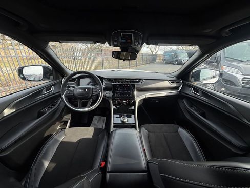 Used 2023 Jeep Grand Cherokee L Altitude image 13