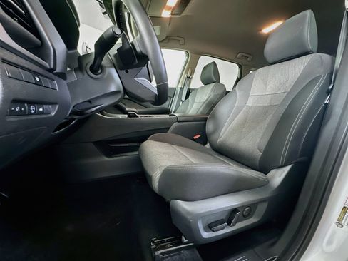 Used 2025 Nissan Rogue SV FWD image 13