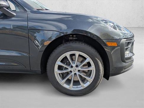 Used 2025 Porsche Macan image 11