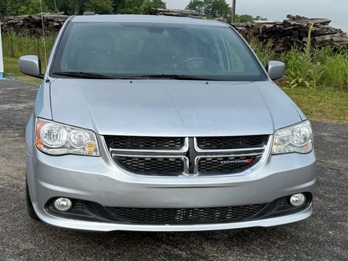 Used 2018 Dodge Grand Caravan SXT FWD image 3