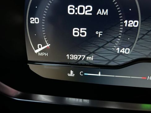 Used 2024 GMC Yukon SLT AWD/4WD image 16