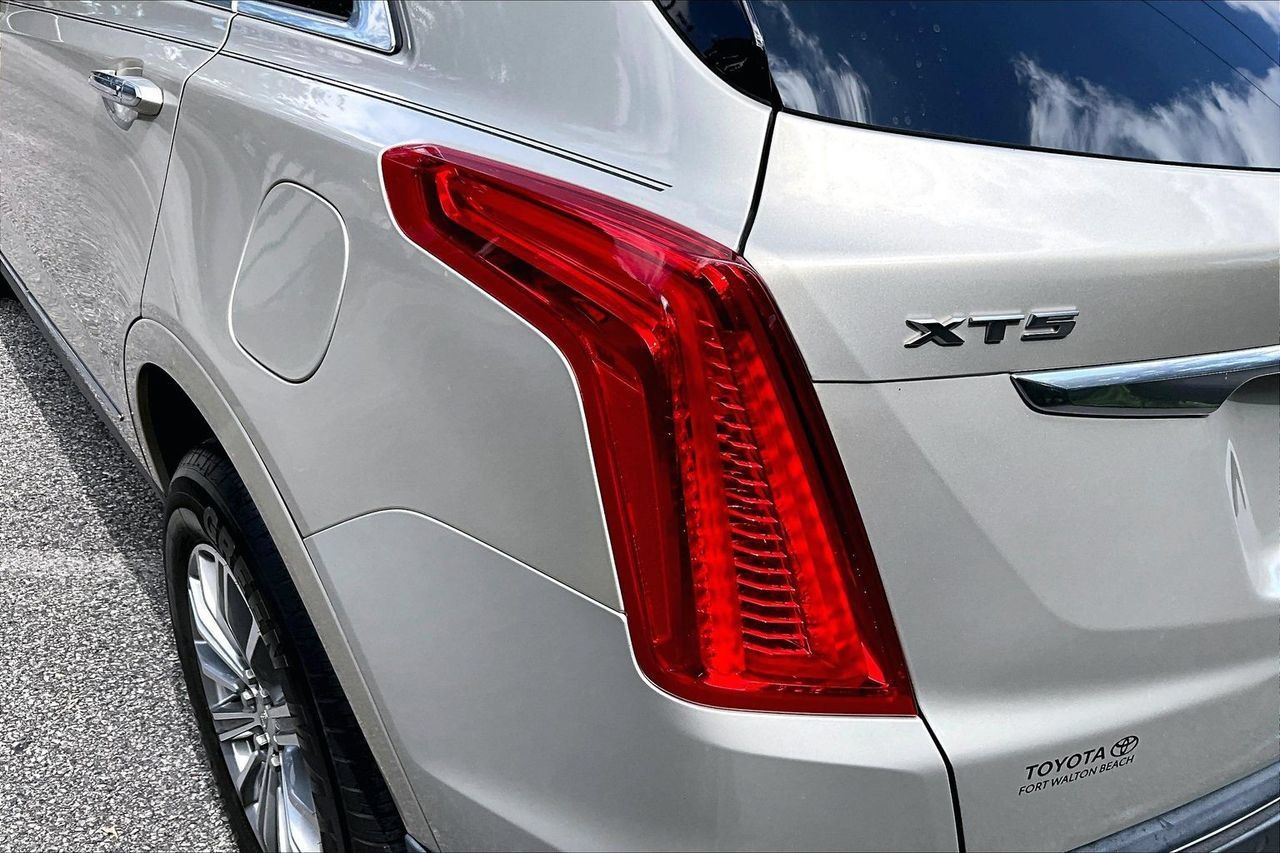 Used 2017 Cadillac XT5 Luxury w/ Driver Awareness Package FWD image 20