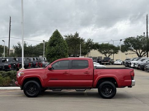 Used 2022 Toyota Tacoma SR5 RWD image 4