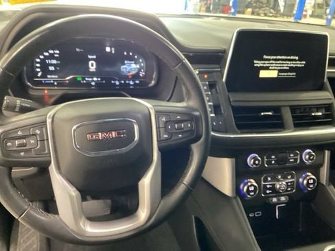 Used 2023 GMC Yukon SLE w/ Gmc Pro Safety Plus Package AWD/4WD image 5