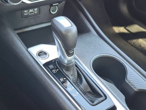 Used 2025 Nissan Altima 2.5 SV FWD image 19