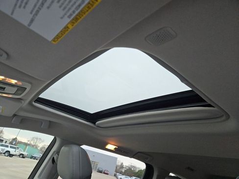 Used 2023 Toyota Sienna XLE image 30