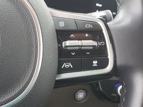 Used 2025 Kia Carnival LXS image 25