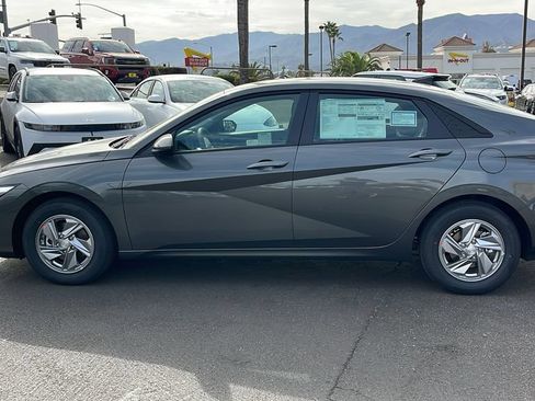 Used 2026 Hyundai Elantra SE FWD image 13
