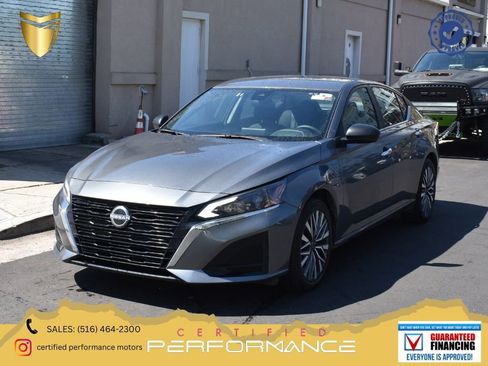 Used 2025 Nissan Altima 2.5 SV FWD image 1