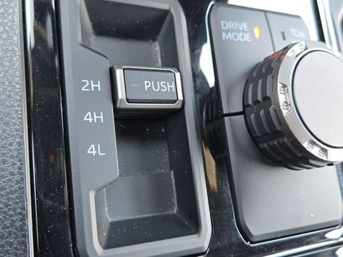 Used 2025 Toyota Tundra SR5 AWD/4WD image 32