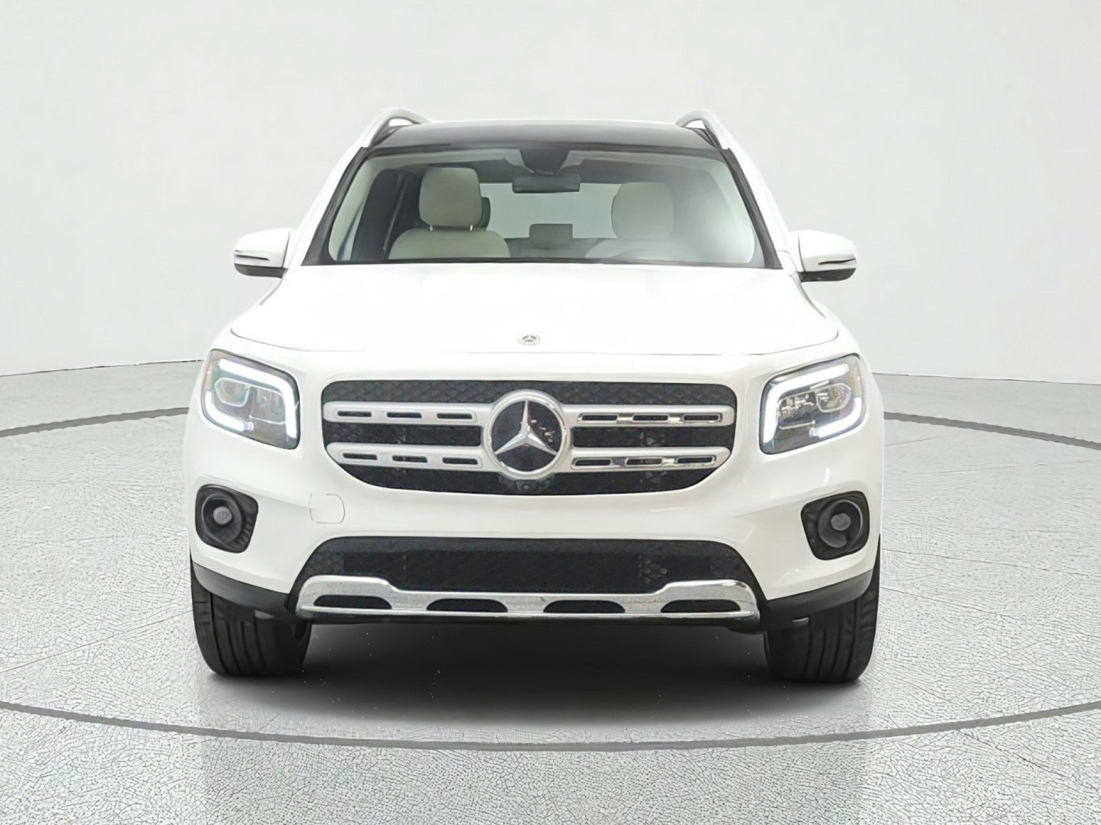 Used 2023 Mercedes-Benz GLB 250 image 2