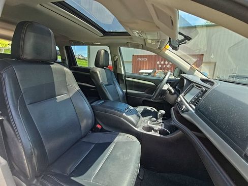 Used 2016 Toyota Highlander XLE FWD image 17