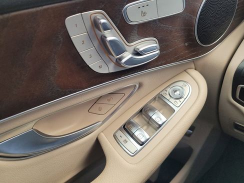 Used 2019 Mercedes-Benz GLC 300 4MATIC image 27