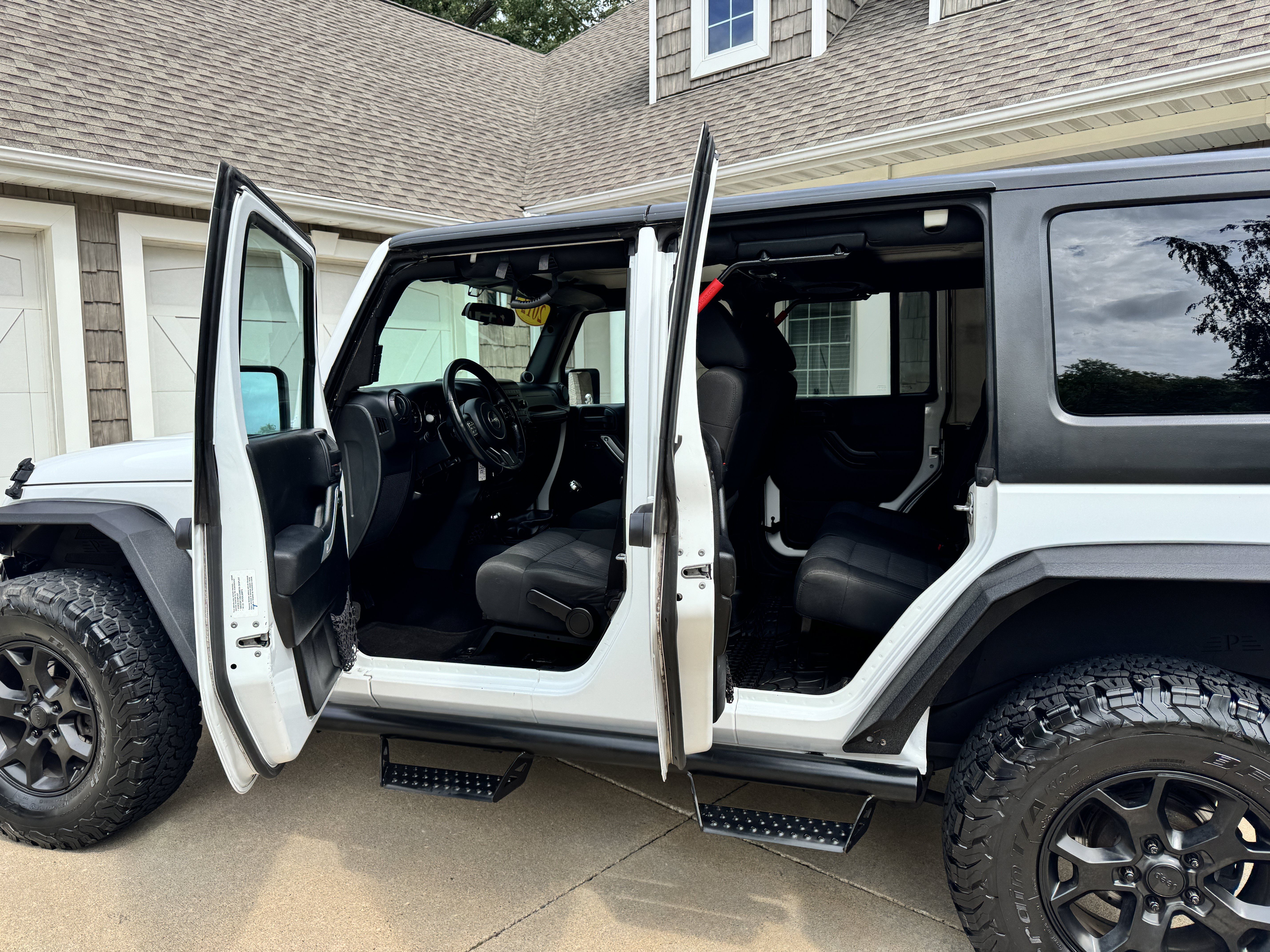 Used 2012 Jeep Wrangler Unlimited Sport AWD/4WD image 11