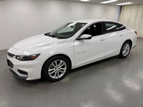 Used 2018 Chevrolet Malibu LT FWD image 1