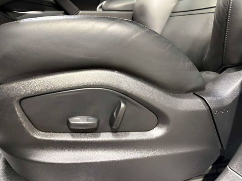 Used 2022 Porsche Cayenne Platinum Edition AWD/4WD image 24