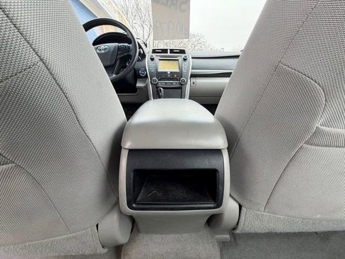 Used 2016 Toyota Camry LE image 15