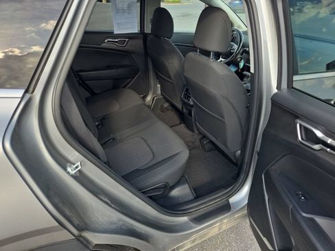 Used 2023 Kia Sportage LX AWD/4WD image 7