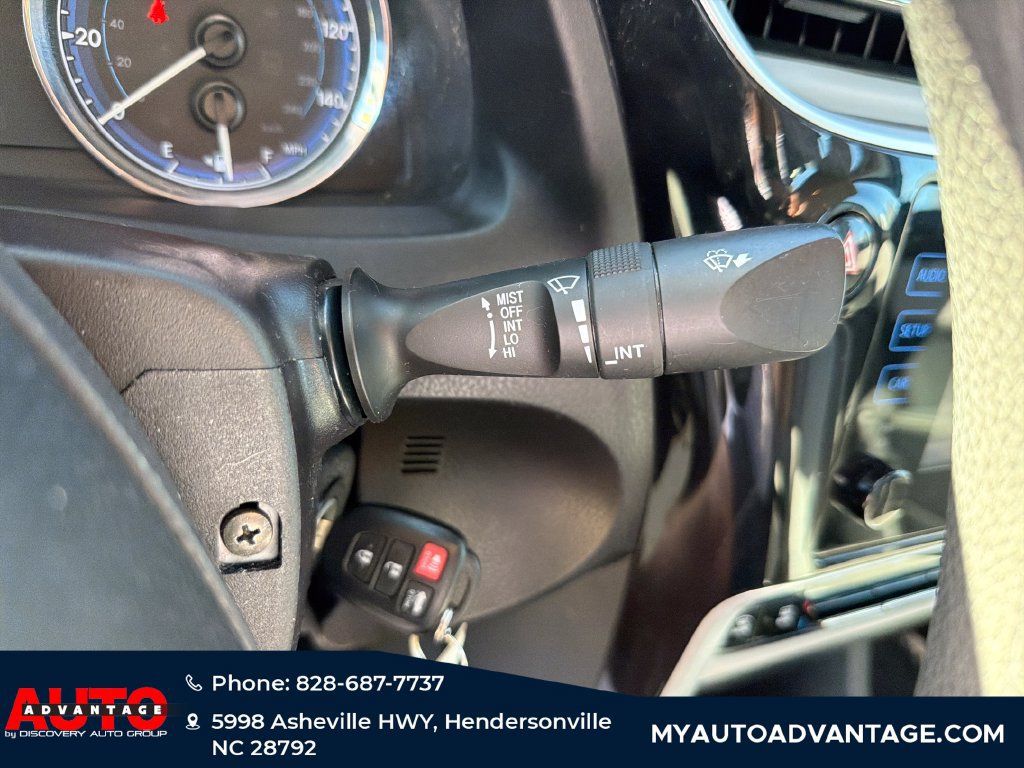 Used 2018 Toyota Corolla LE FWD image 21