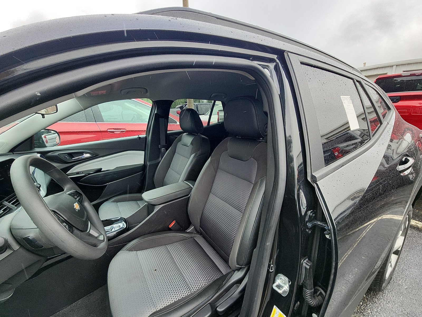 Used 2025 Chevrolet Trax LT FWD image 18