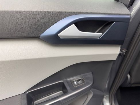 Used 2024 Volkswagen Taos SE image 39