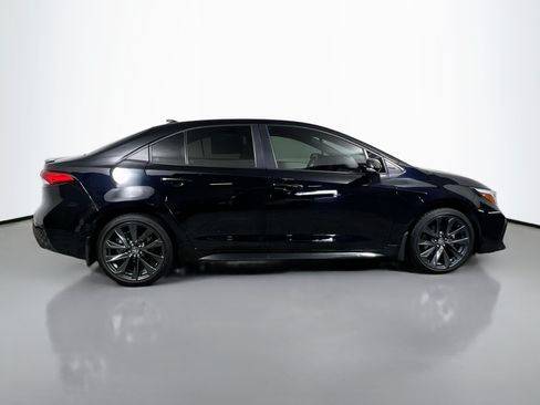 Used 2025 Toyota Corolla SE FWD image 3